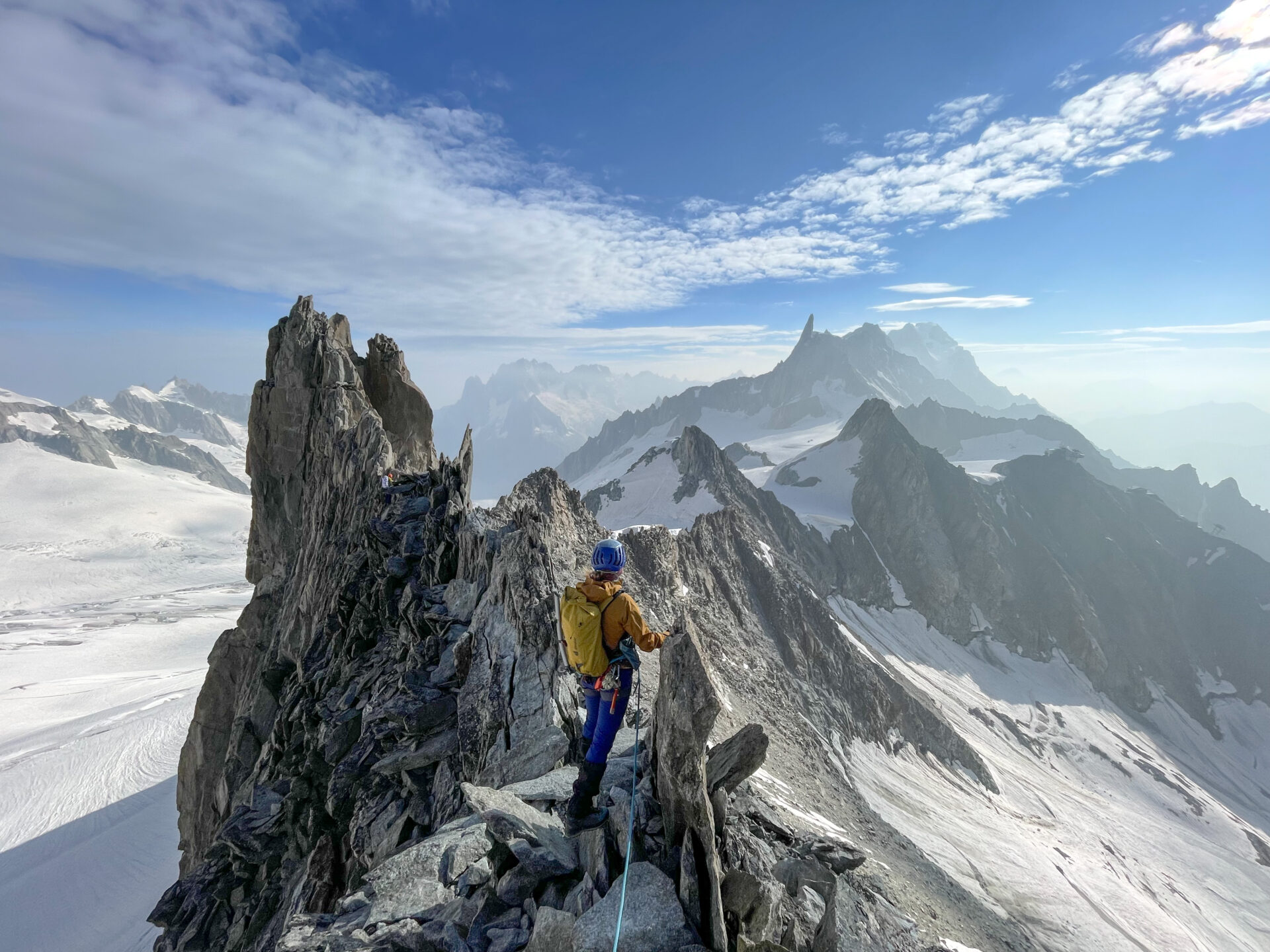 alpinisme aiguille Entrèves traversée Géant escalade Mont Blanc massif glacier Combe Maudite refuge Torino Courmayeur Italie