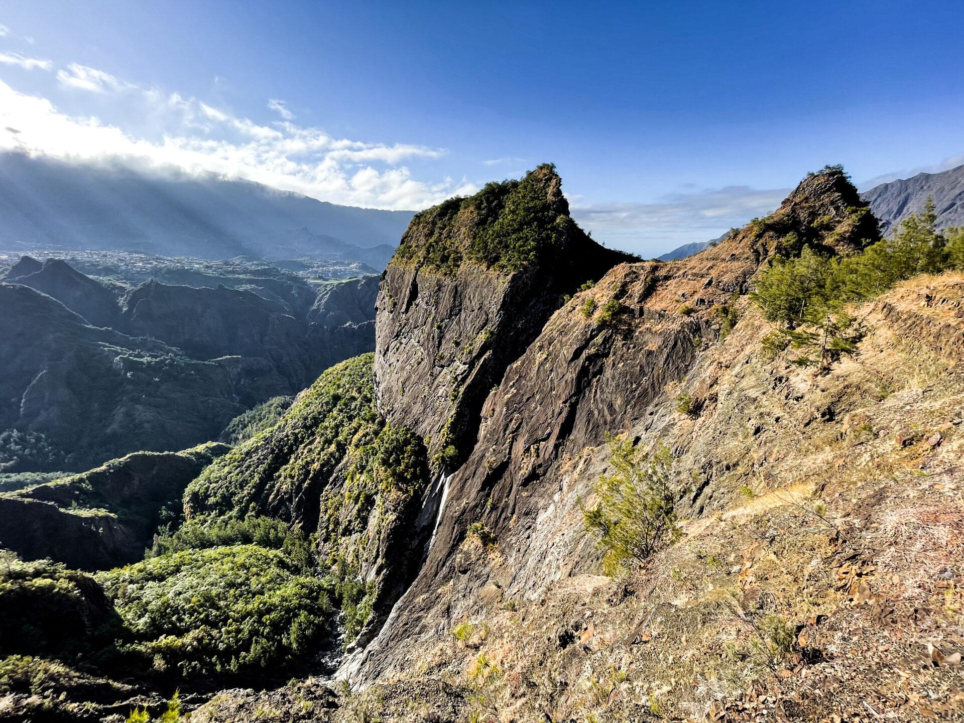 Réunion Piton de Sucre Dame de Pierre Letchis mon amour Cilaos escalade climbing cirque climb