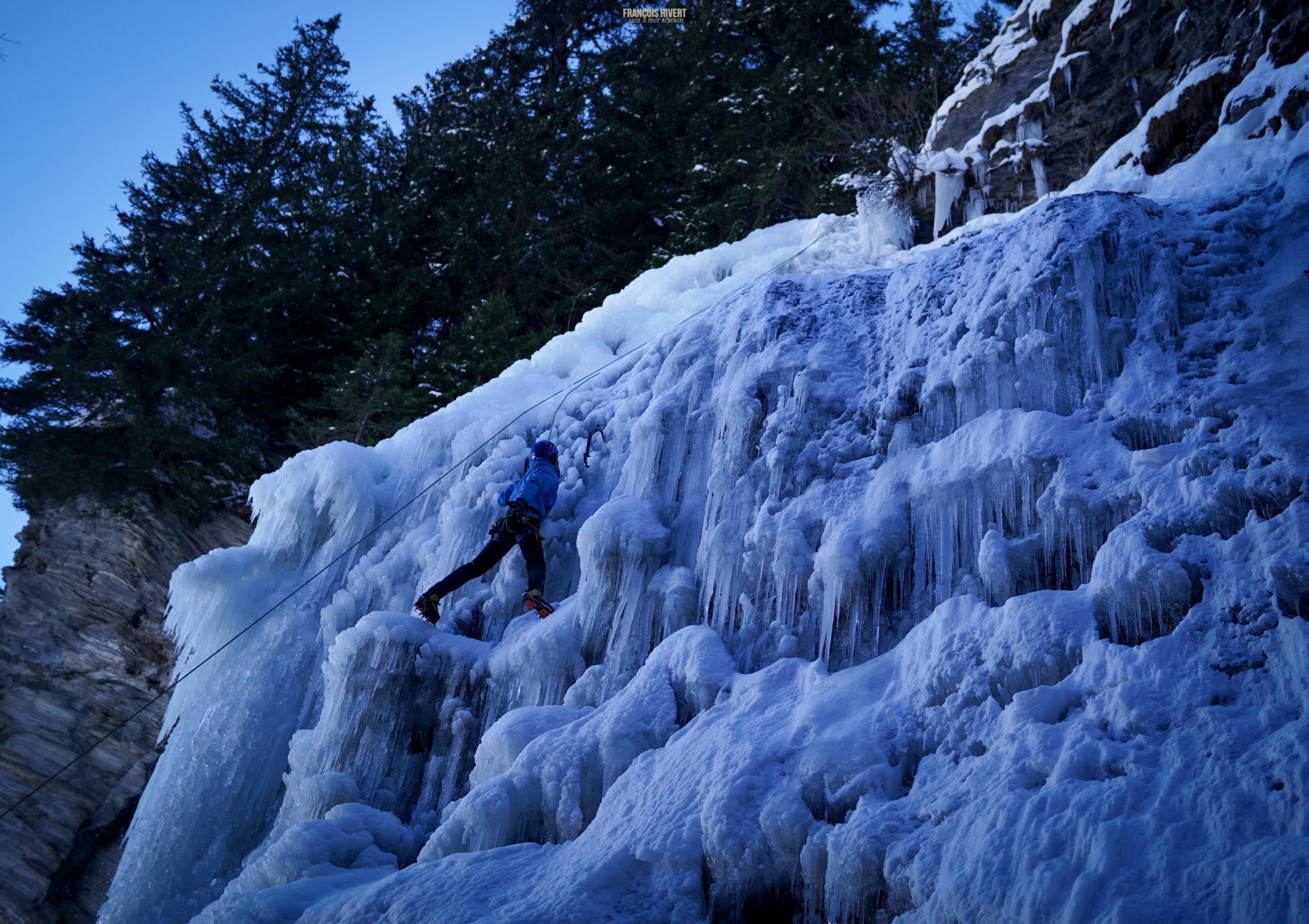 Beaufortain cascade de glace Saint Guérin escalade climb climbing l'Esteray