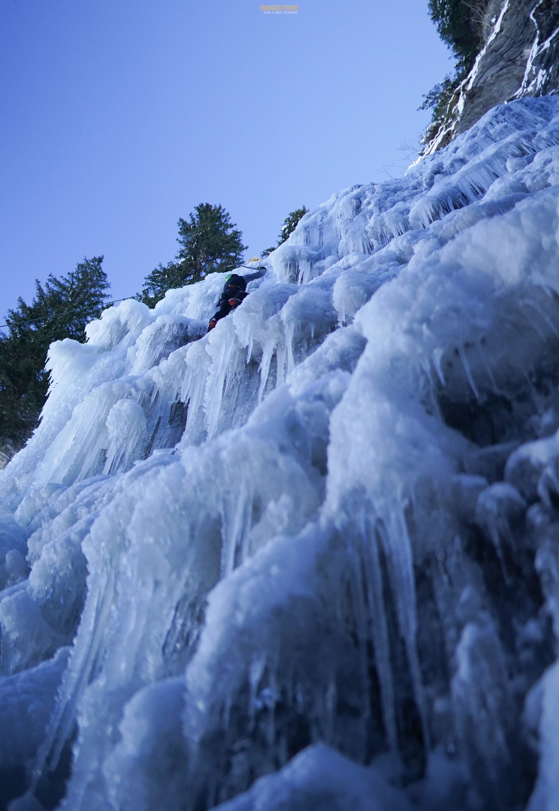 Beaufortain cascade de glace Saint Guérin escalade climb climbing l'Esteray