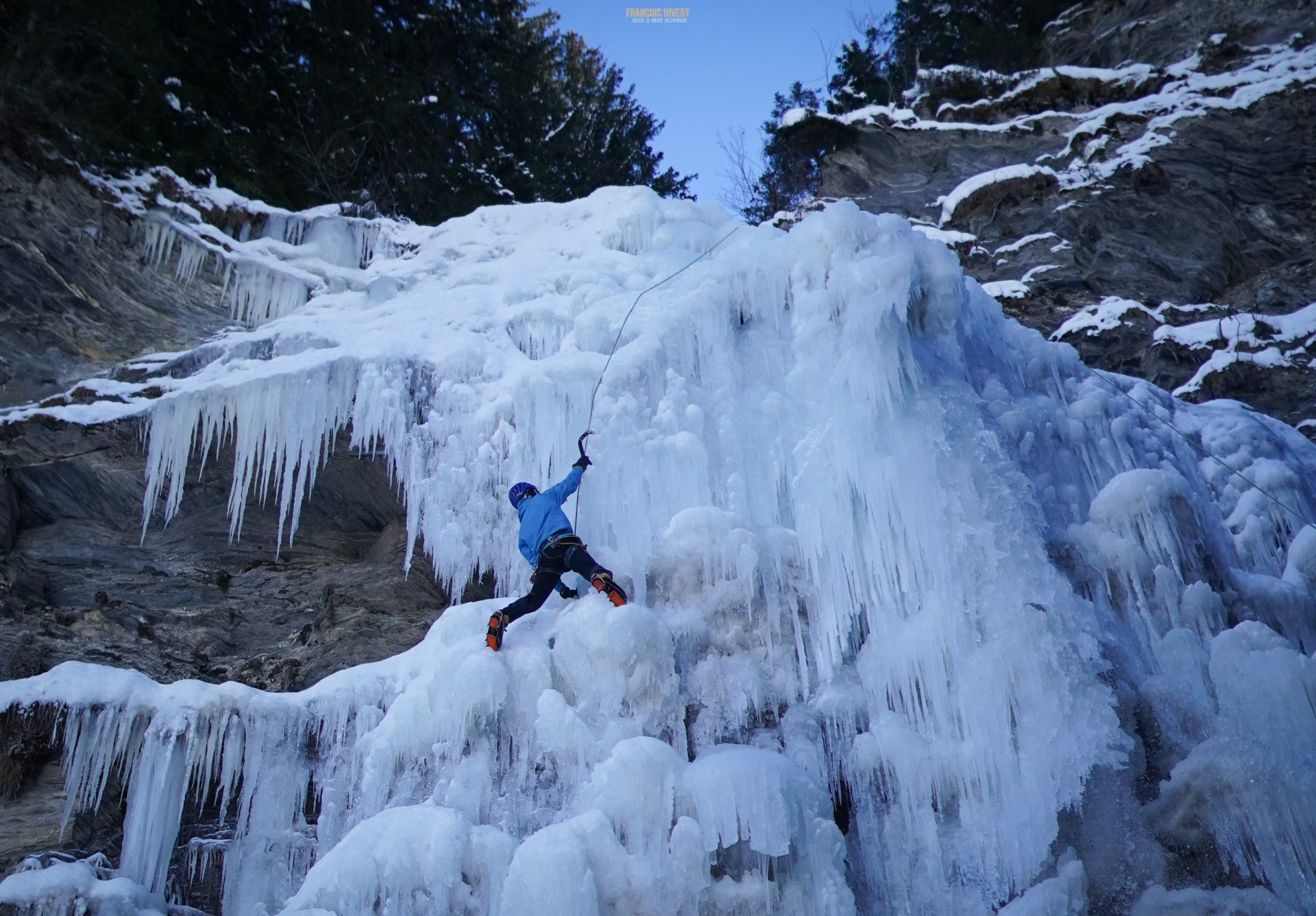 Beaufortain cascade de glace Saint Guérin escalade climb climbing l'Esteray