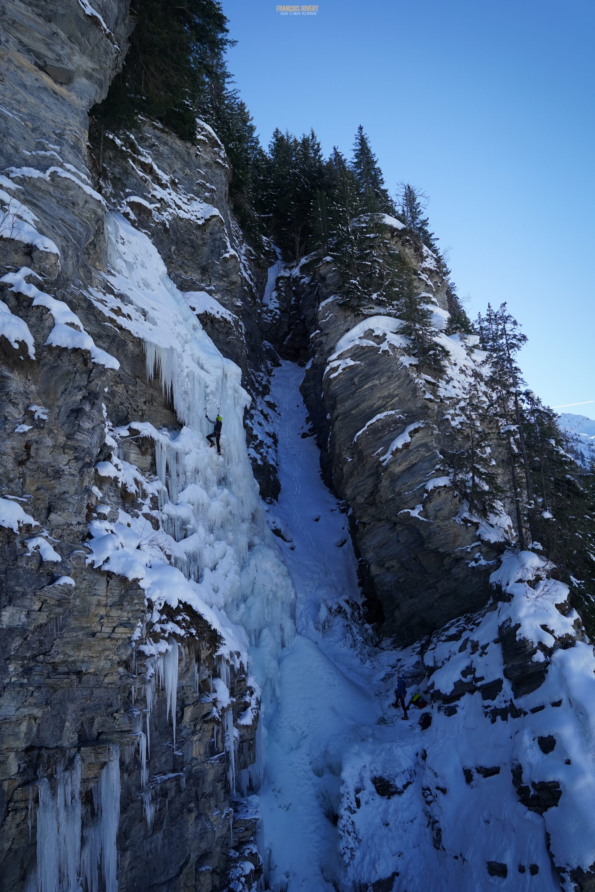 Beaufortain cascade de glace Saint Guérin escalade climb climbing l'Esteray