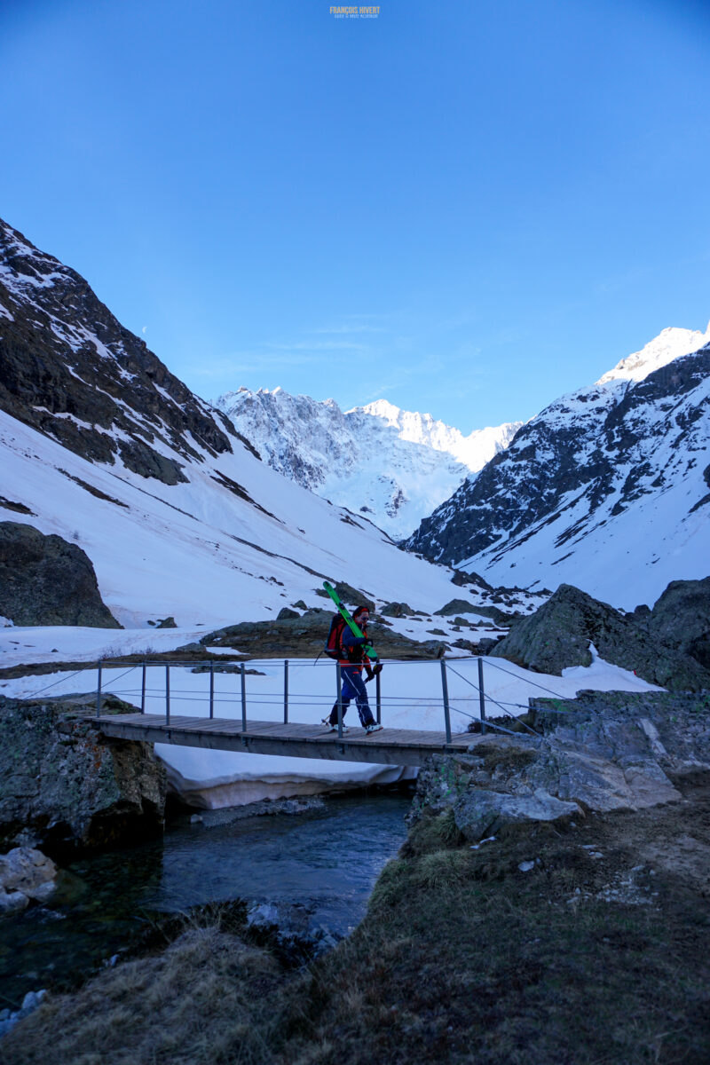 Refuge de Chamoissière Villar d'Arène ski de randonnée ski de rando massif de l'Oisans Ecrins Les Agneaux Grande Ruine Col du Clot des Cavalas le Pavé