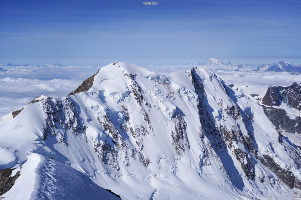 Mont Rose Zumsteinspitze punta Zumstein Gnifetti refuge col Lys Alpinisme Gressoney Val d'Aoste Valais Zermatt Alpes glacier