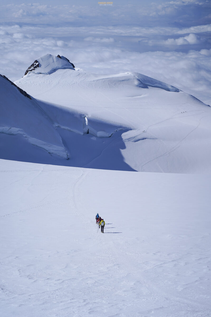 Mont Rose Zumsteinspitze punta Zumstein Gnifetti refuge col Lys Alpinisme Gressoney Val d'Aoste Valais Zermatt Alpes glacier