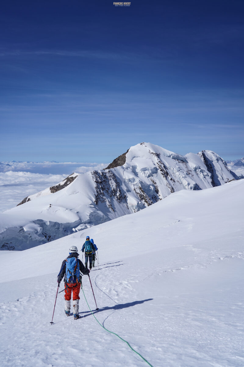 Mont Rose Zumsteinspitze punta Zumstein Gnifetti refuge col Lys Alpinisme Gressoney Val d'Aoste Valais Zermatt Alpes glacier