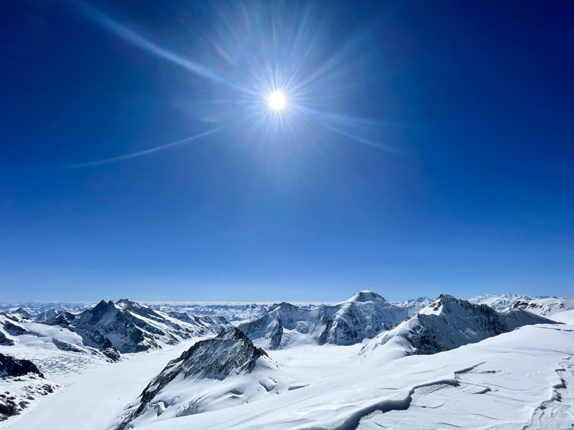 Raid ski Oberland Bernois randonnée alpinisme glacier gletscher Konkordia Monch Jungfrau Aletsch Aletschgletscher hutte