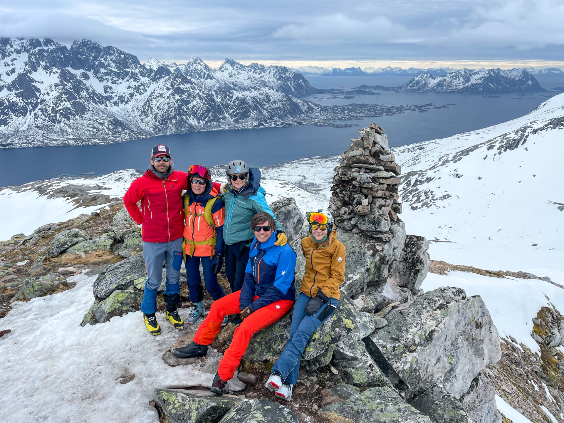 Norvège Lofoten Kvittinden ski de randonnée paysage fjord