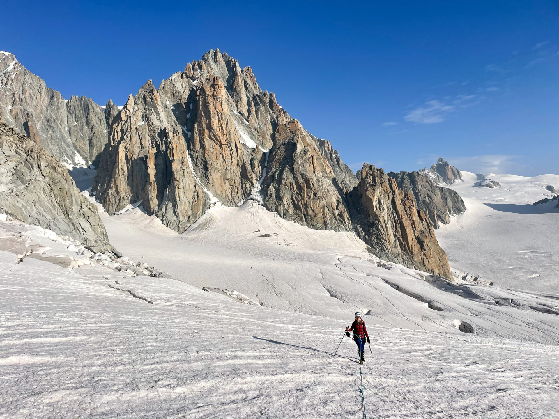 alpinisme aiguille Entrèves traversée Géant escalade Mont Blanc massif glacier Combe Maudite refuge Torino Courmayeur Italie