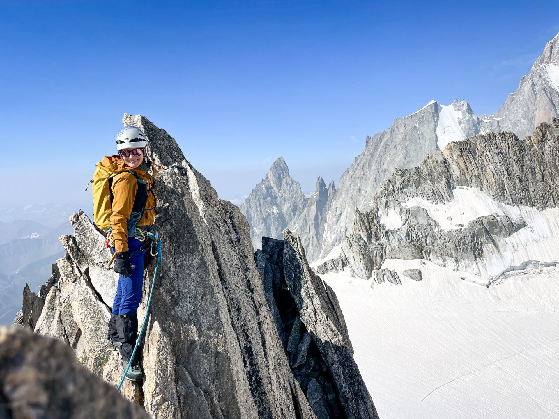 alpinisme aiguille Entrèves traversée Géant escalade Mont Blanc massif glacier Combe Maudite refuge Torino Courmayeur Italie