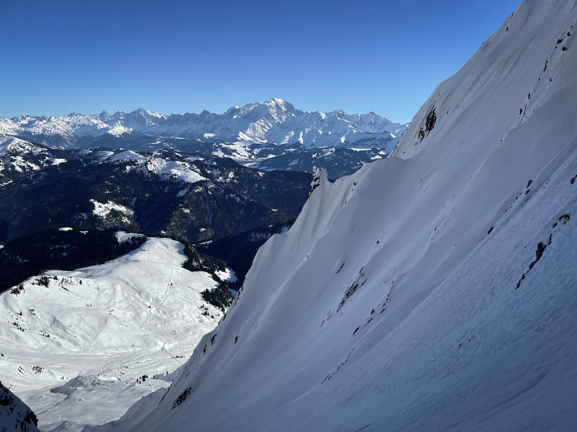 Etale pointe sud couloir Coufa Aravis pente raide ski randonnée