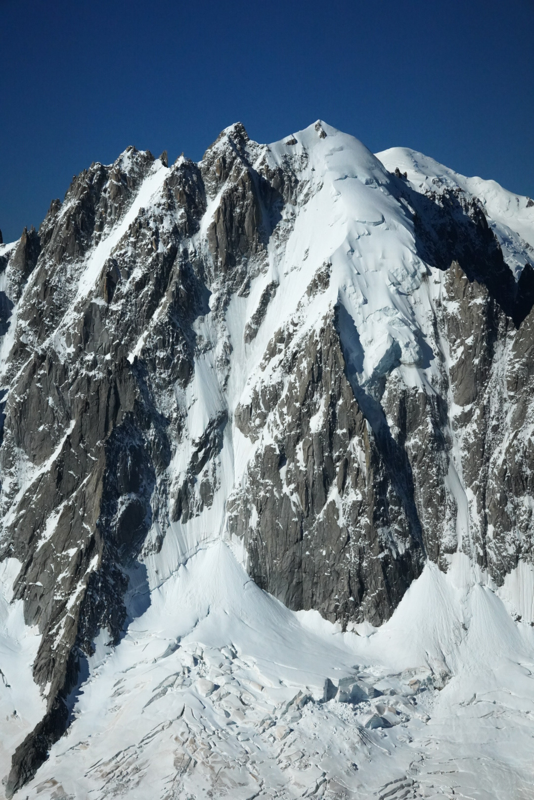 Mont Blanc Chamonix alpinisme escalade mountaineering alpinism arête Forbes aiguille du Chardonnet glacier du Tour refuge Albert 1er