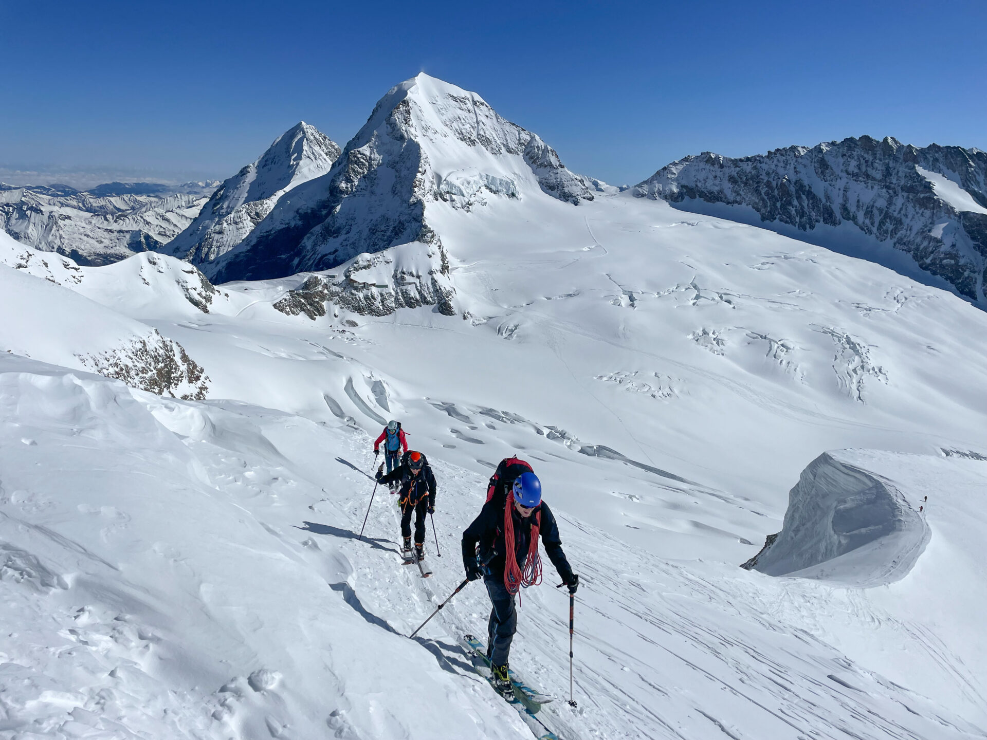 Raid ski Oberland Bernois randonnée alpinisme glacier gletscher Konkordia Monch Jungfrau Aletsch Aletschgletscher hutte